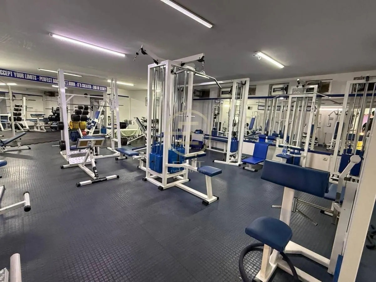 Izdavanje, poslovni prostor, 155m², Socijalno, Novi Sad Sve Podlokacije