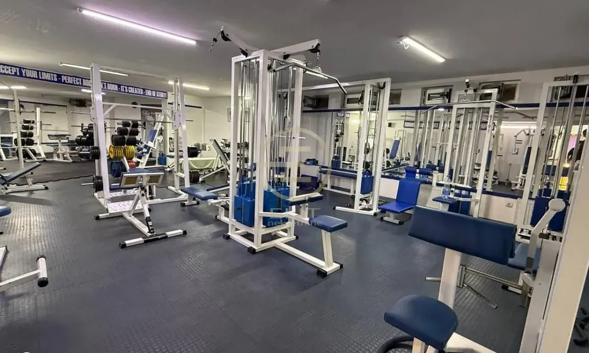 Izdavanje, poslovni prostor, 155m², Socijalno, Novi Sad Sve Podlokacije