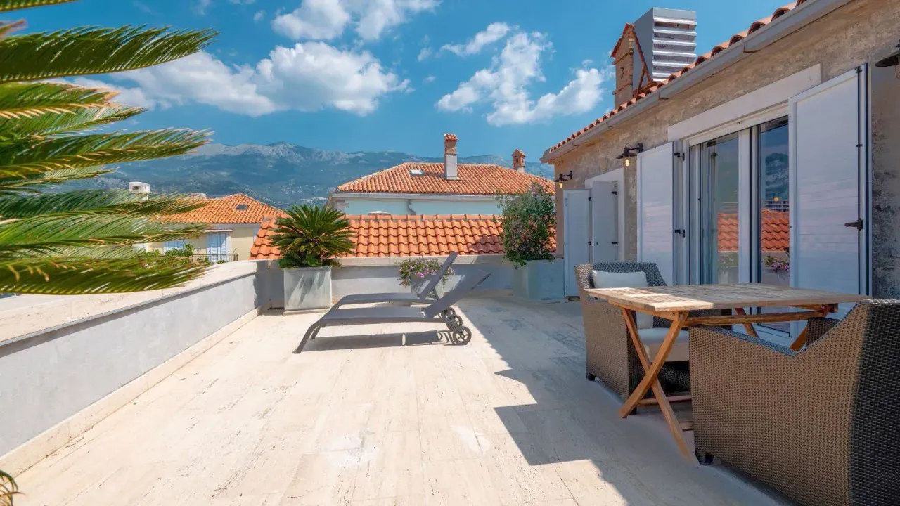 Prodaja, trosoban stan, 192m², Budva, Crna Gora