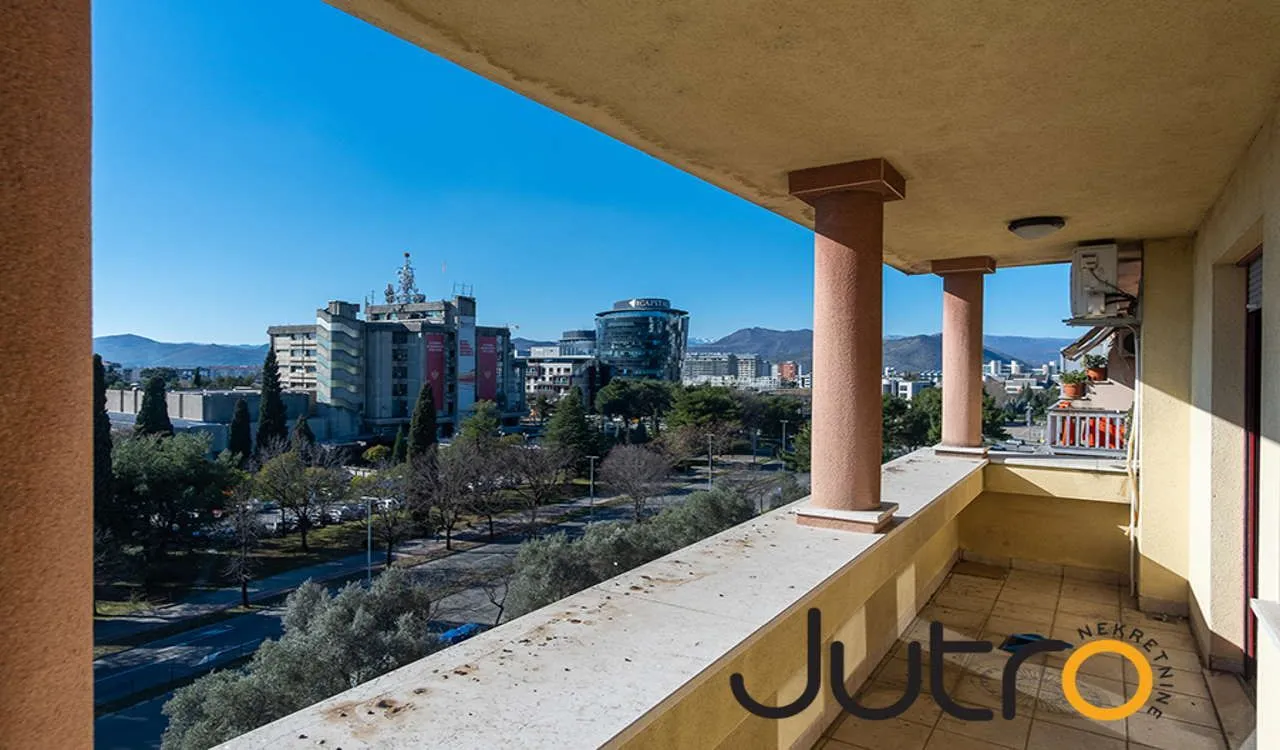 Prodaja, četvorosoban stan, 281m², Preko Morače, Podgorica