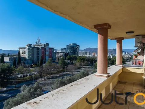 Prodaja, četvorosoban stan, 281m², Preko Morače, Podgorica - image 25