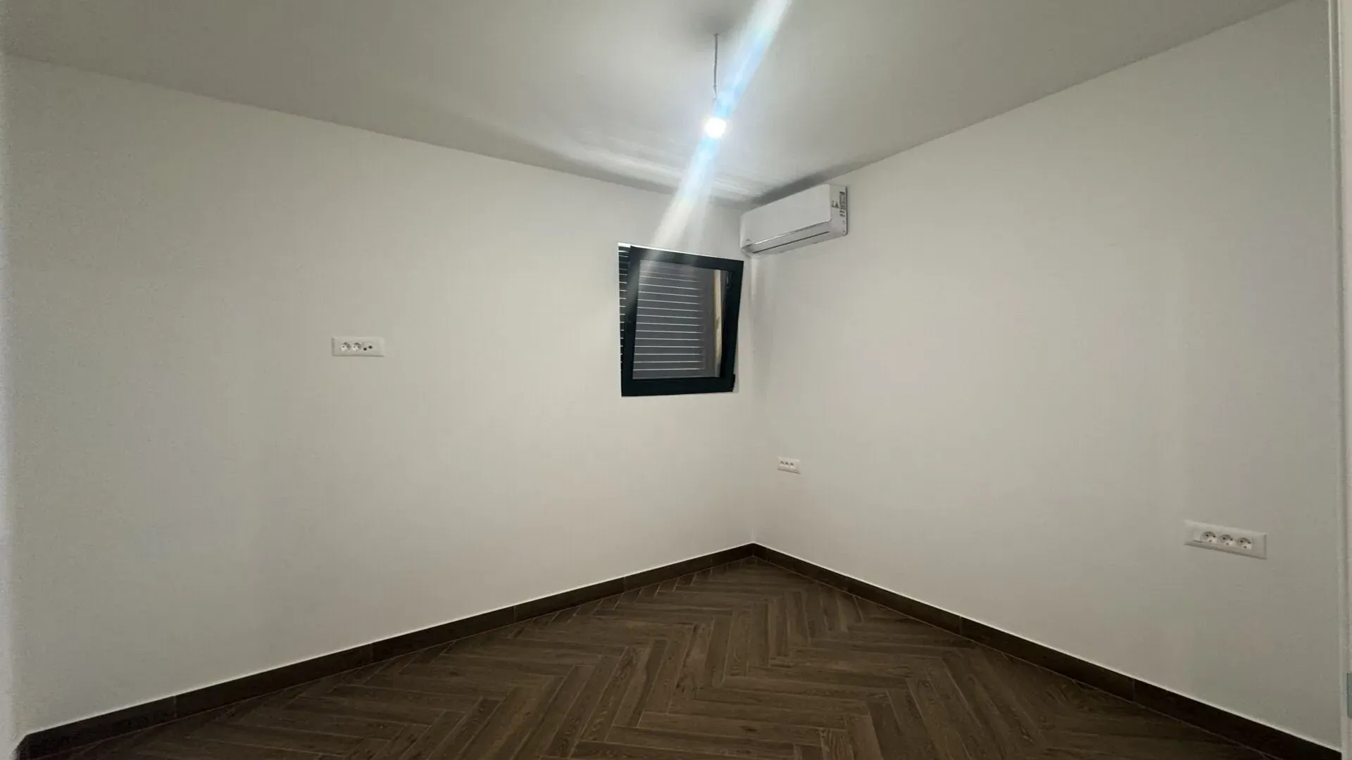 Prodaja, trosoban stan, 100m², Obala Đuraševića, Tivat