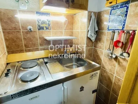 Izdavanje, dvosoban stan, 44m², Zemun Centar, Zemun Sve Podlokacije - image 3