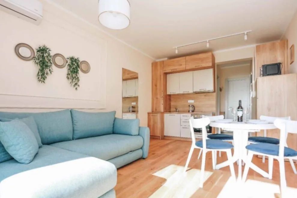 Izdavanje, jednosoban stan, 37m², Bečići, Budva