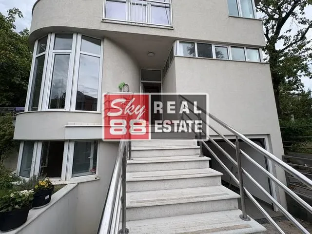 Izdavanje, kuća, 250m², Savski Venac, Beograd