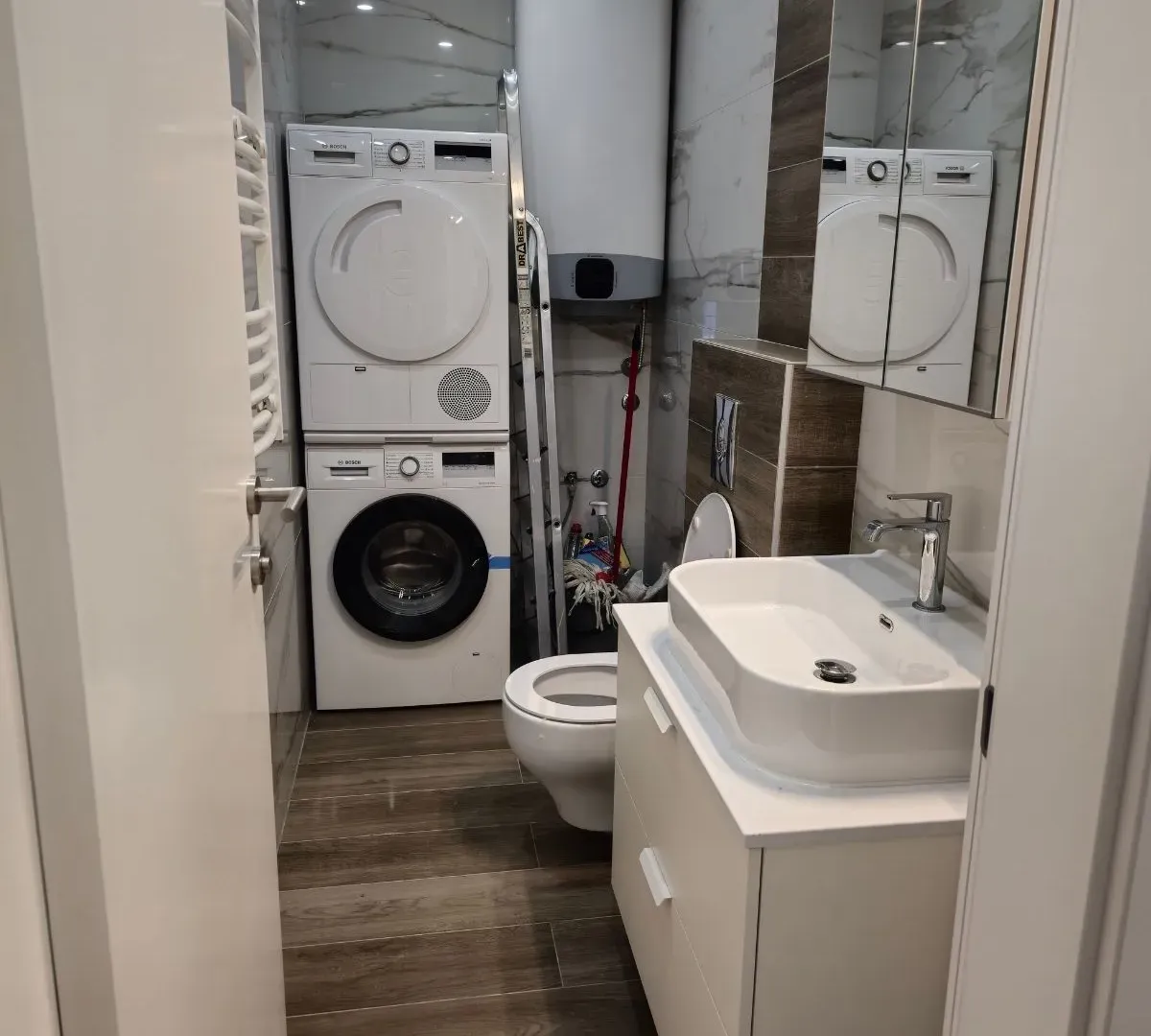 Izdavanje, trosoban stan, 157m², Aleksinac, Niš
