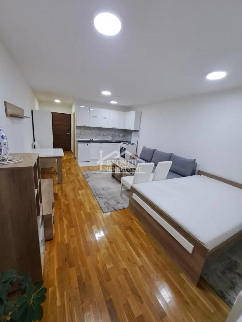 Izdavanje, jednosoban stan, 32m², Zemun Sve Podlokacije, Beograd