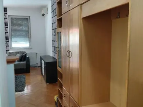 Izdavanje, garsonjera, 30m², Stari grad, Novi Sad - image 5