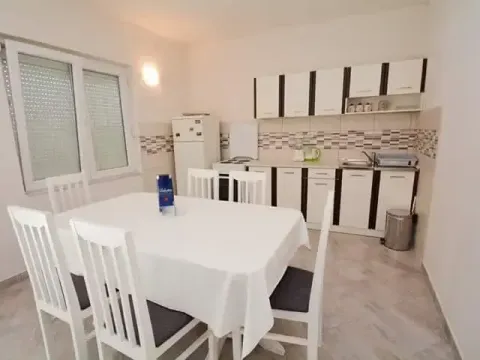 Izdavanje, stan, 77m², Tivat, Crna Gora - image 3