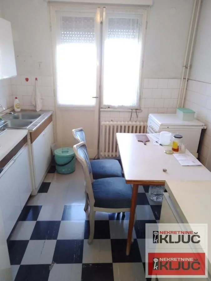 Prodaja, trosoban stan, 72m², Železnička Stanica, Novi Sad Sve Podlokacije