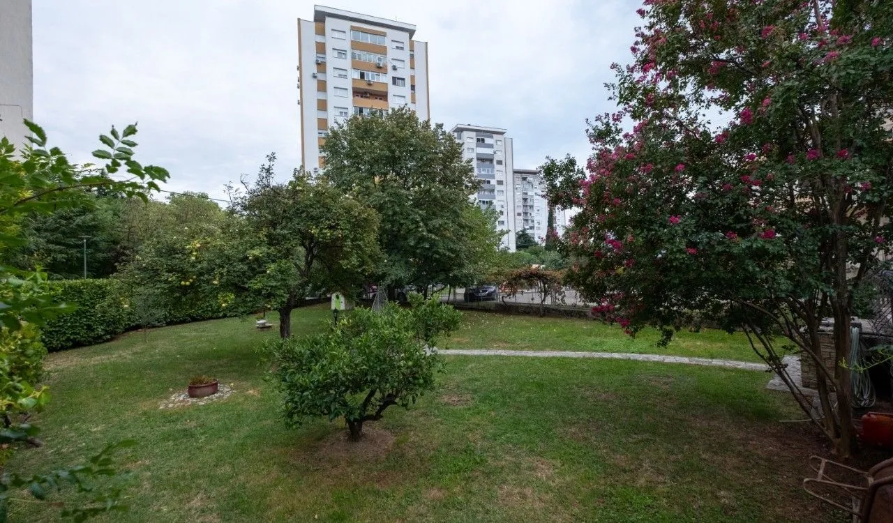 Izdavanje, trosoban stan, 145m², Momišići, Podgorica