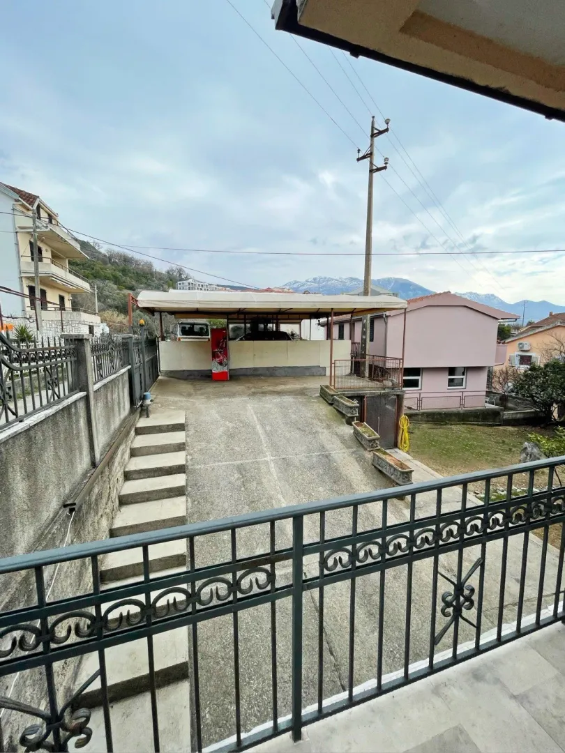 View of the driveway, parking area, and yard from the terrace.