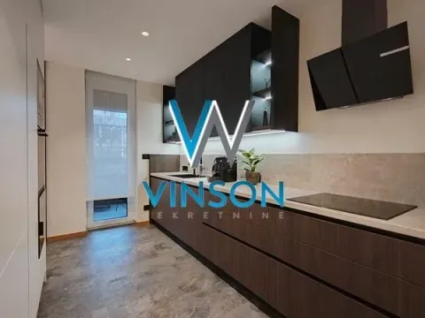 Izdavanje, četvorosoban stan, 115m², Centar, Novi Sad - image 13