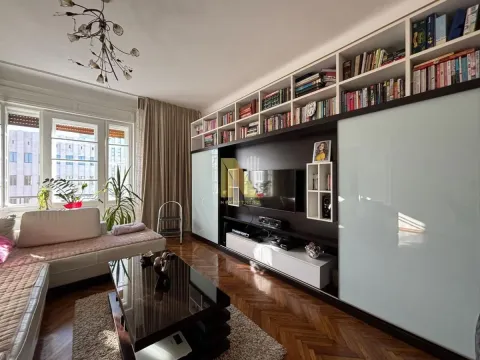 Izdavanje, trosoban stan, 113m², Centar, Novi Sad - image 10