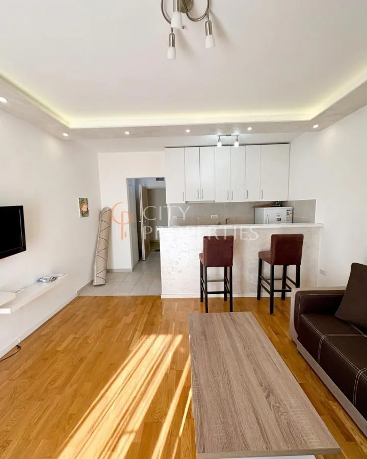 Living room connected to the kitchen and a bar counter.