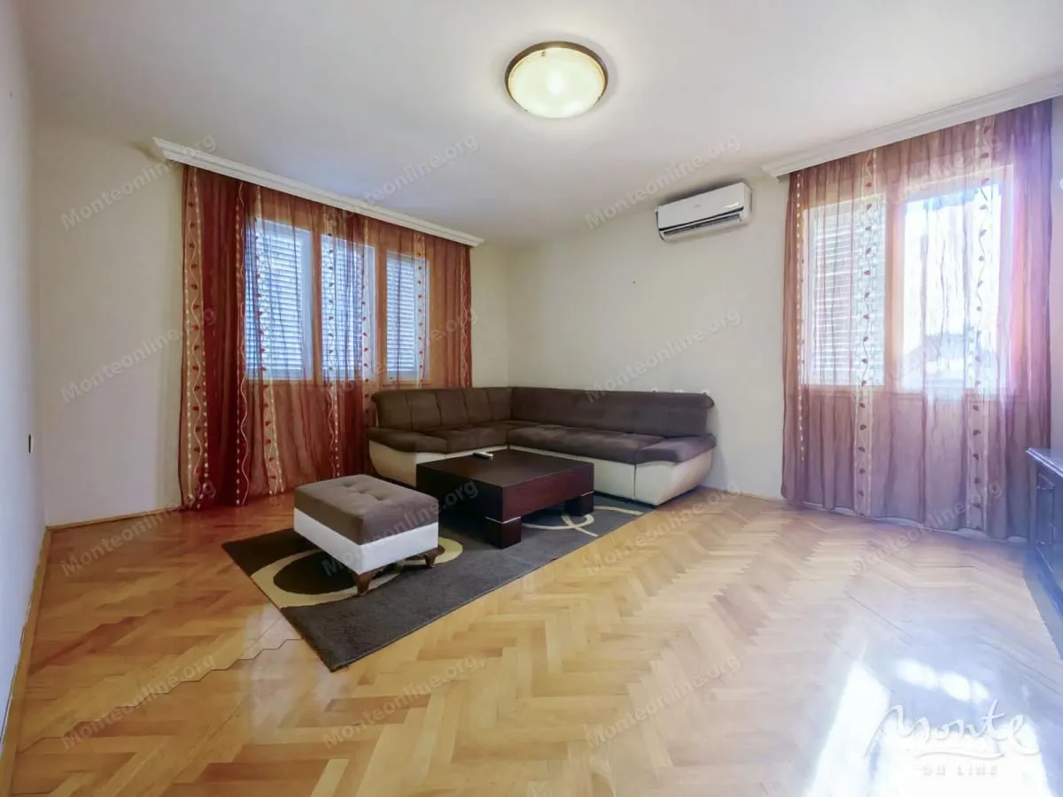 Prodaja, kuća, 180m², Tološi, Podgorica