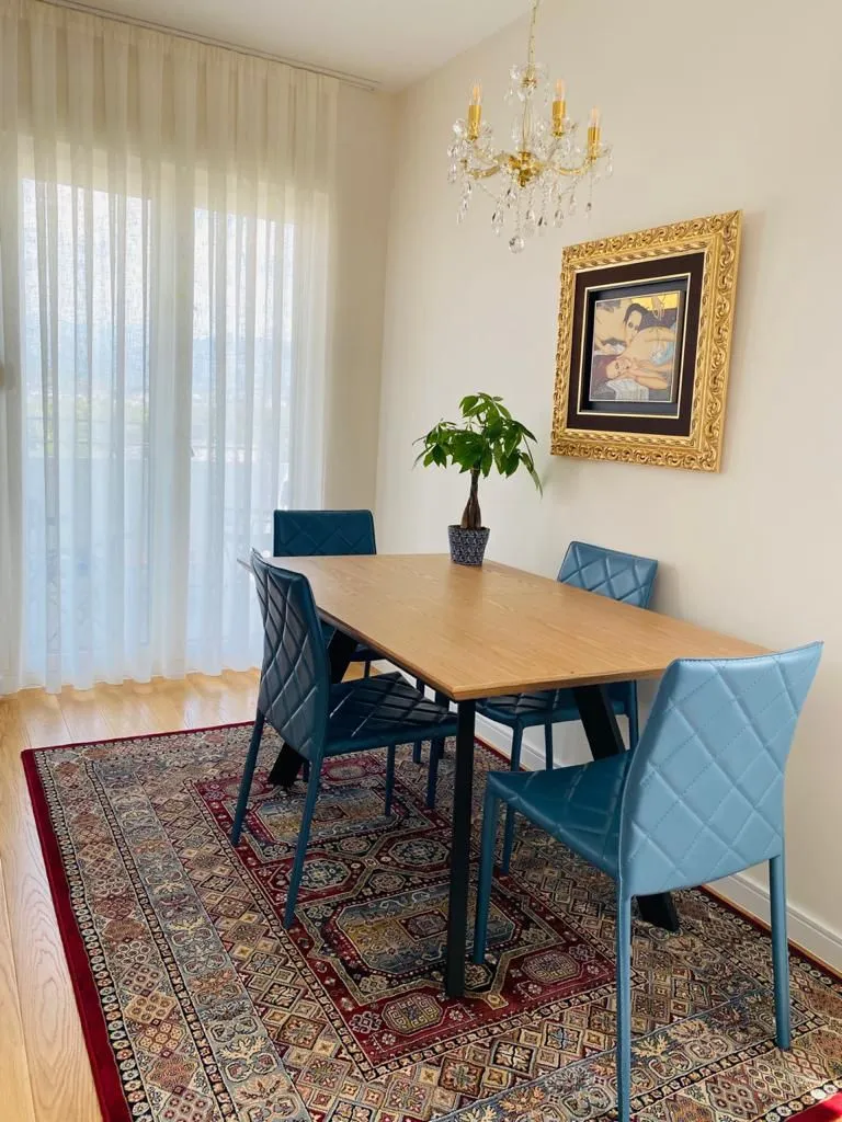 Izdavanje, trosoban stan, 94m², Central Point, Podgorica