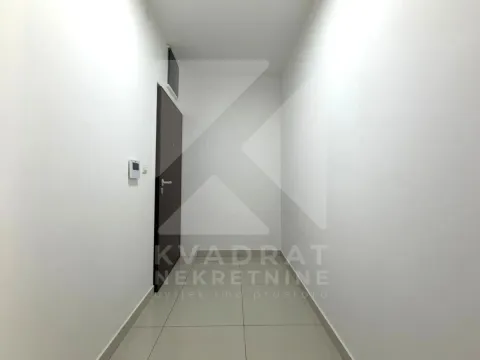 Rent, office space, 56m², City Kvart, Podgorica - image 16