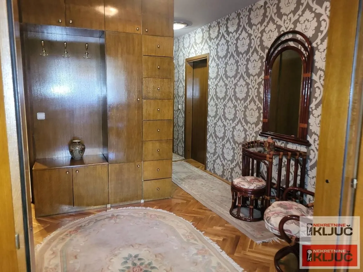 Prodaja, četvorosoban stan, 120m², Novo naselje, Novi Sad