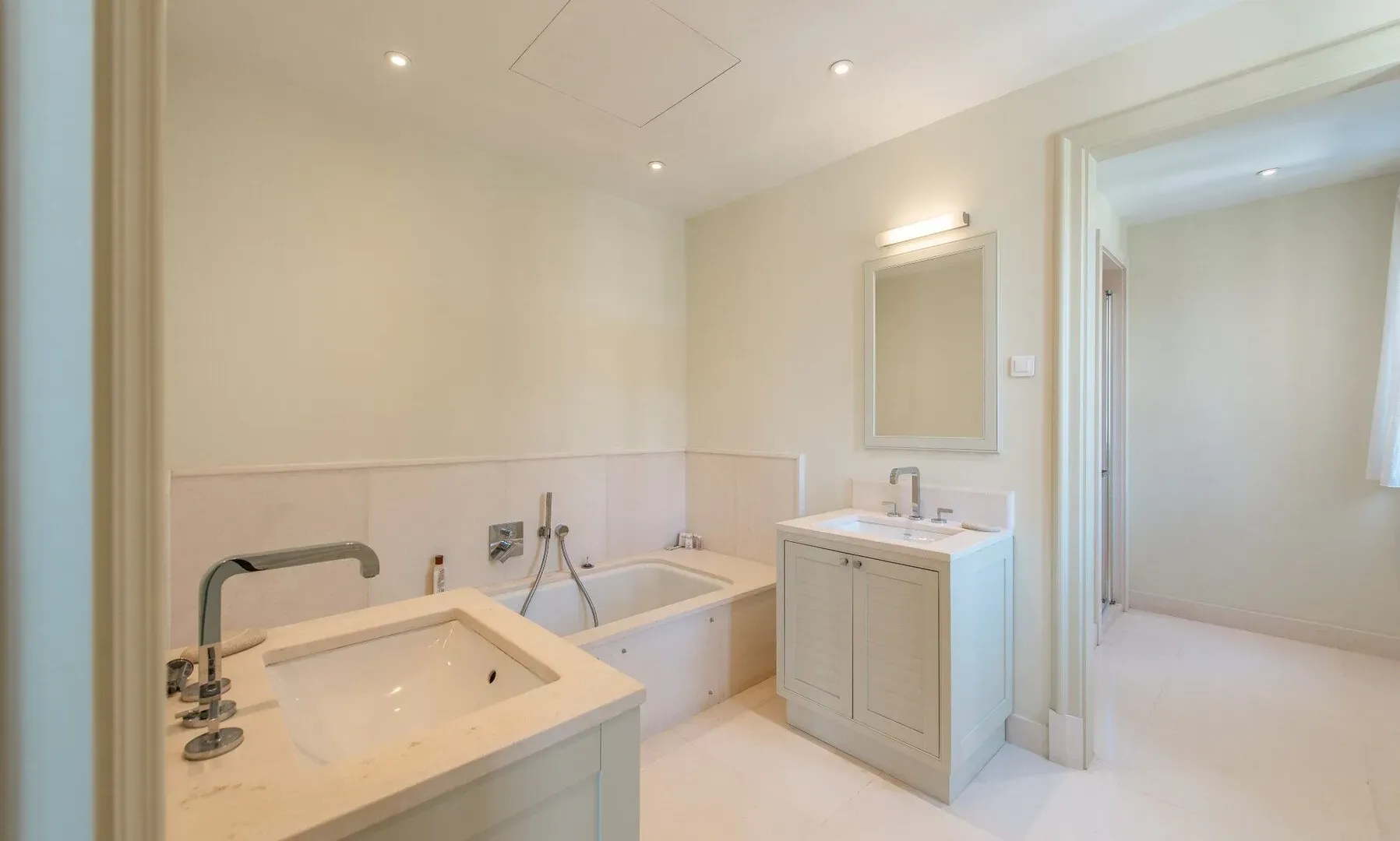 Izdavanje, dvosoban stan, 148m², Porto Montenegro, Tivat