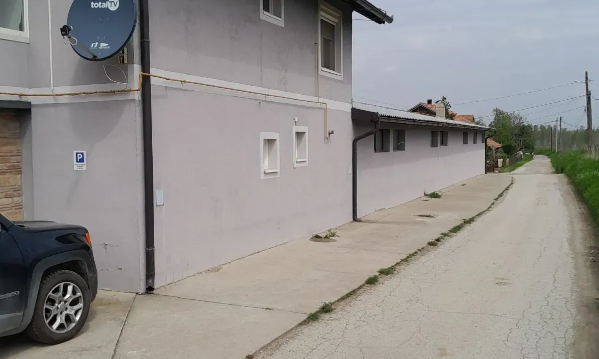 Prodaja, poslovni prostor, 450m², Čerević, Beočin