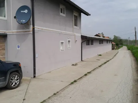 Poslovni prostor in Čerević