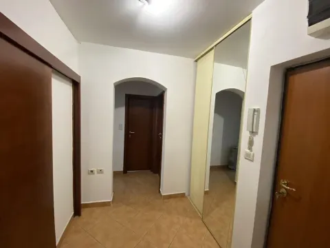 Izdavanje, dvosoban stan, 70m², Centar, Podgorica - image 2