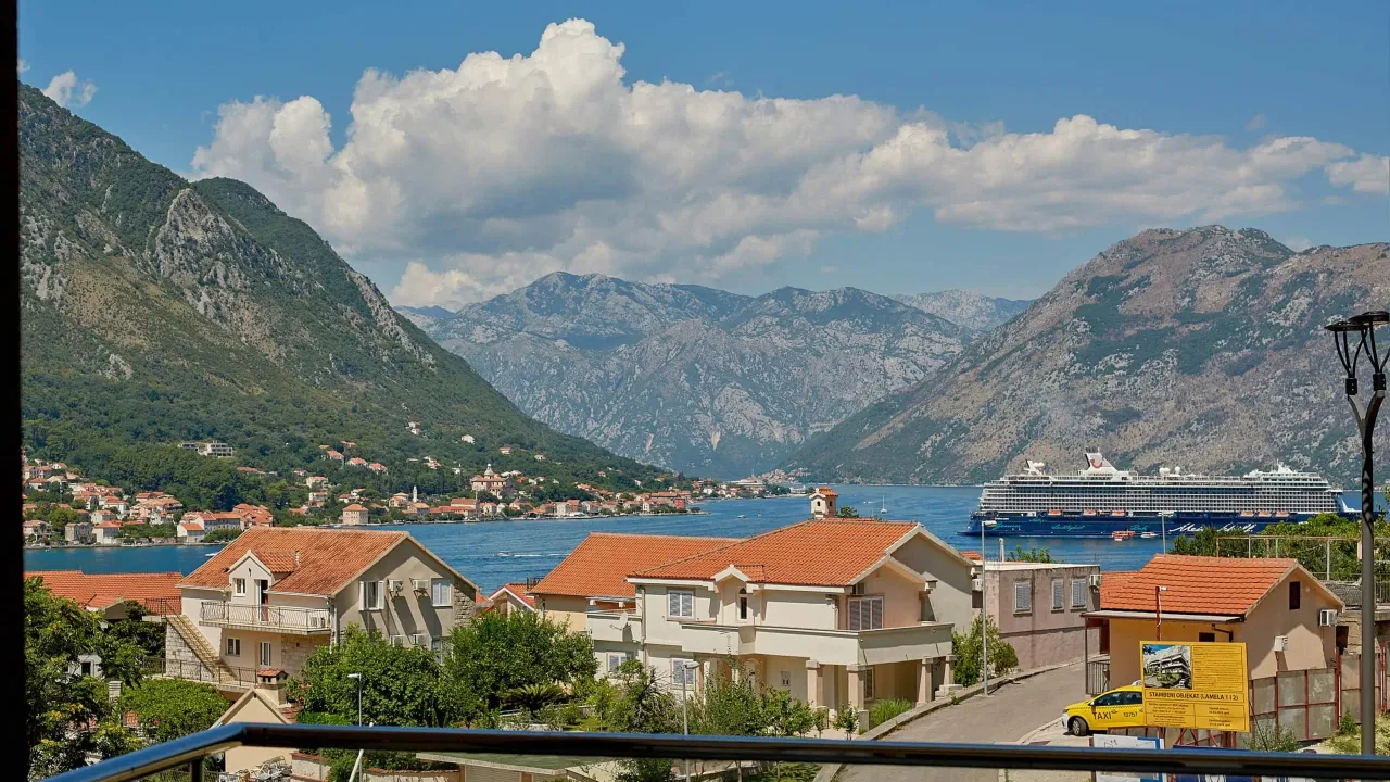Sale, apartment, 60m², Dobrota, Kotor