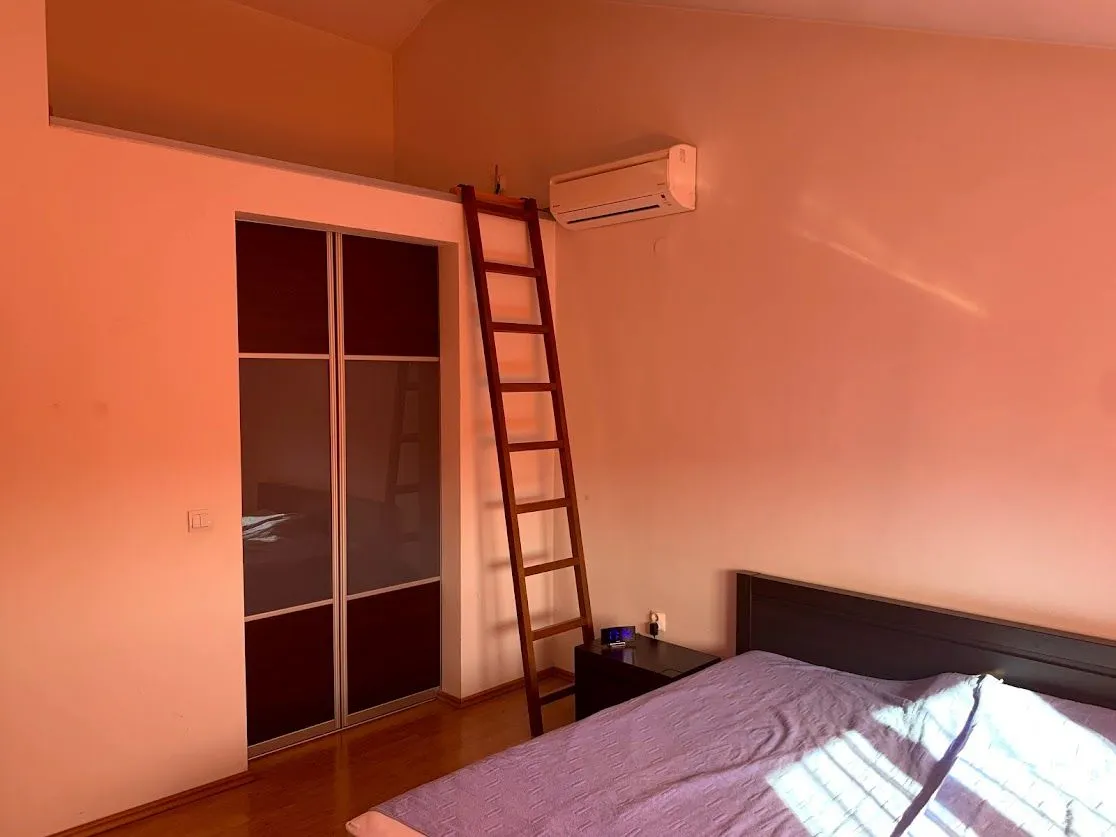 Izdavanje, kuća, 240m², Donja Gorica, Podgorica
