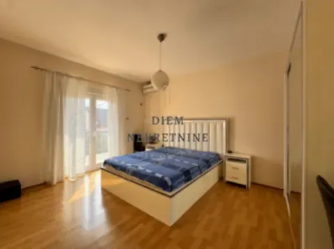 Izdavanje, trosoban stan, 130m², Gornja Gorica, Podgorica - image 12