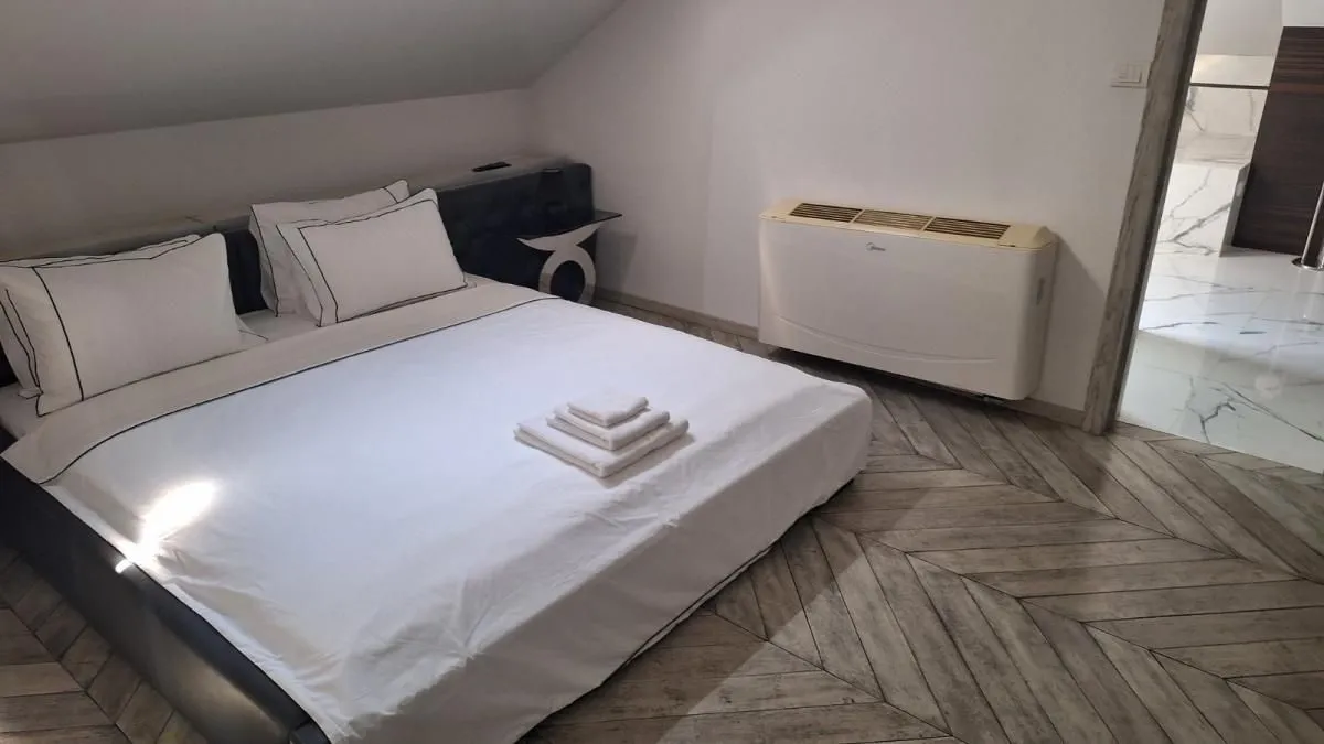 Rent, four bedroom apartment, 270m², Kalenić Pijaca, Vračar Sve Podlokacije