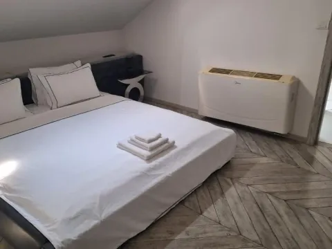 Izdavanje, četvorosoban stan, 270m², Kalenić Pijaca, Vračar Sve Podlokacije - image 11