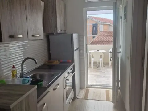 Izdavanje, jednosoban stan, 25m², Kalimanj, Tivat - image 8