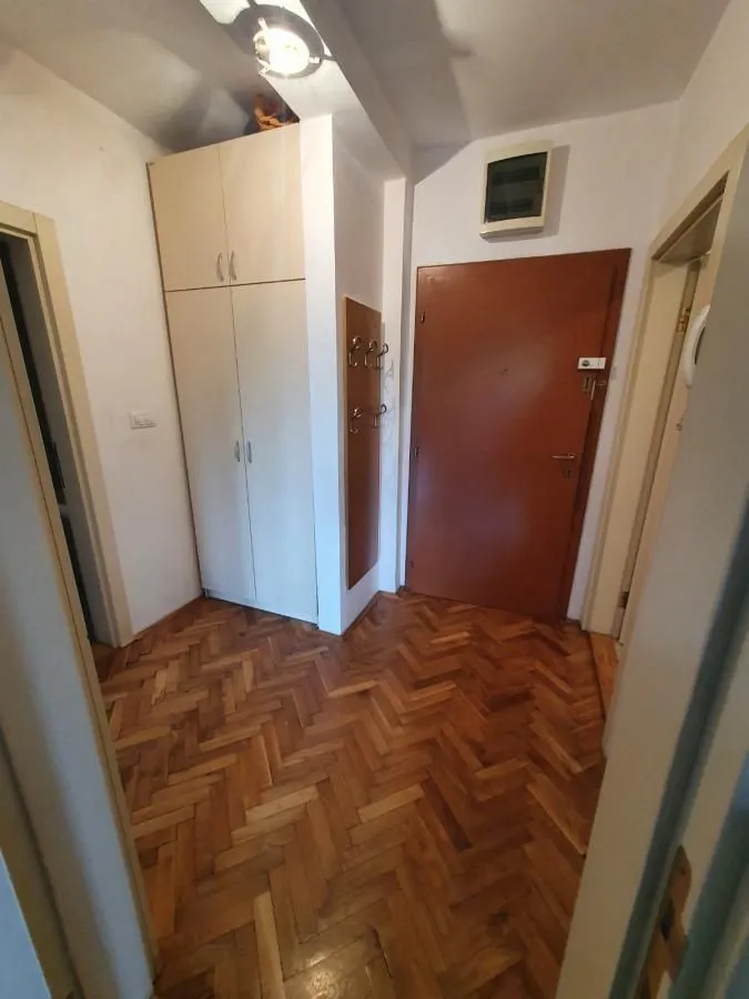Izdavanje, dvosoban stan, 48m², Cara Dušana, Novi Sad Sve Podlokacije