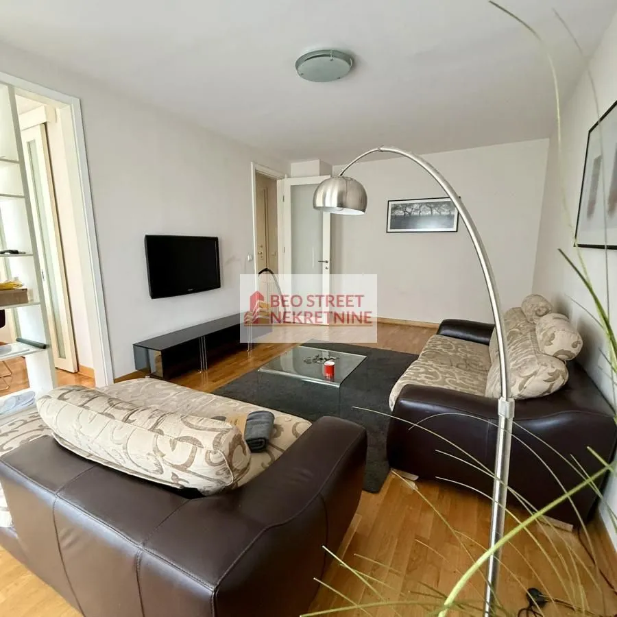 Izdavanje, dvosoban stan, 52m², Novi Beograd Blok 67, Novi Beograd Sve Podlokacije