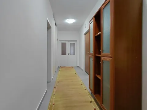 Izdavanje, kuća, 200m², Gornja Gorica, Podgorica - image 12