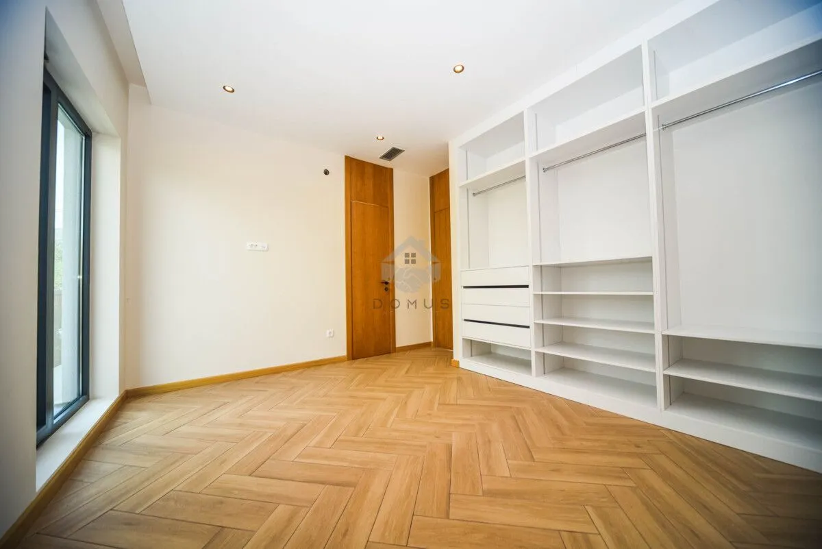 Izdavanje, kuća, 350m², Tuzi, Podgorica