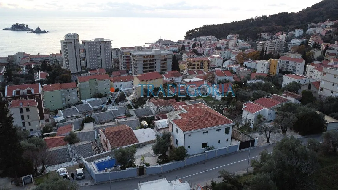 Prodaja, kuća, 422m², Petrovac, Budva