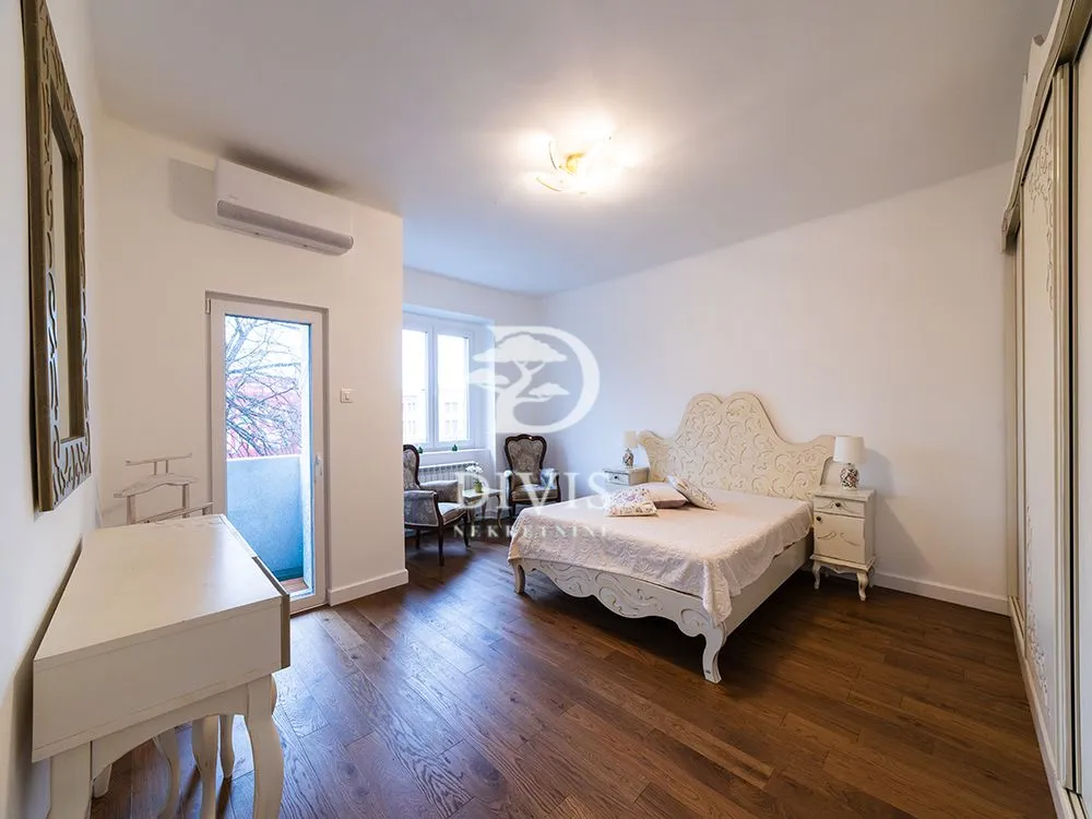 Prodaja, trosoban stan, 78m², Senjak, Beograd