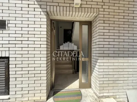 Izdavanje, trosoban stan, 65m², Lion, Zvezdara Sve Podlokacije - image 17