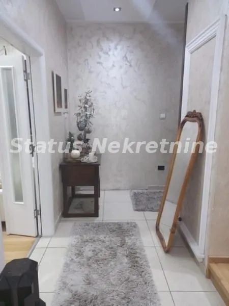 Prodaja, četvorosoban stan, 135m², Centar, Novi Sad