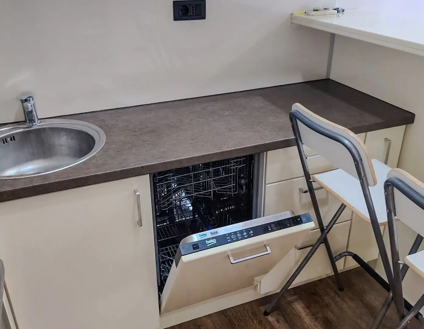 Izdavanje, jednosoban stan, 45m², Centar, Budva