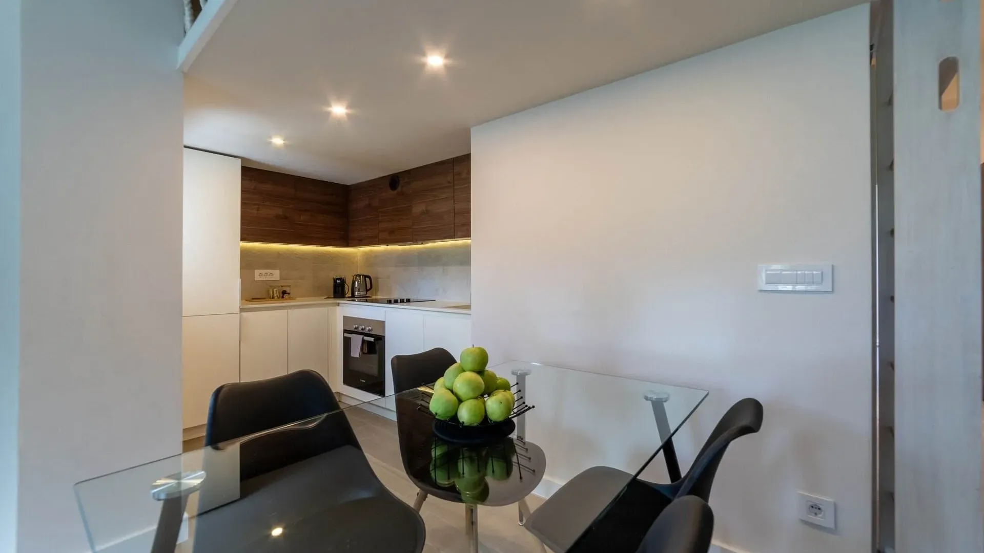 Prodaja, trosoban stan, 94m², Dumidran, Tivat
