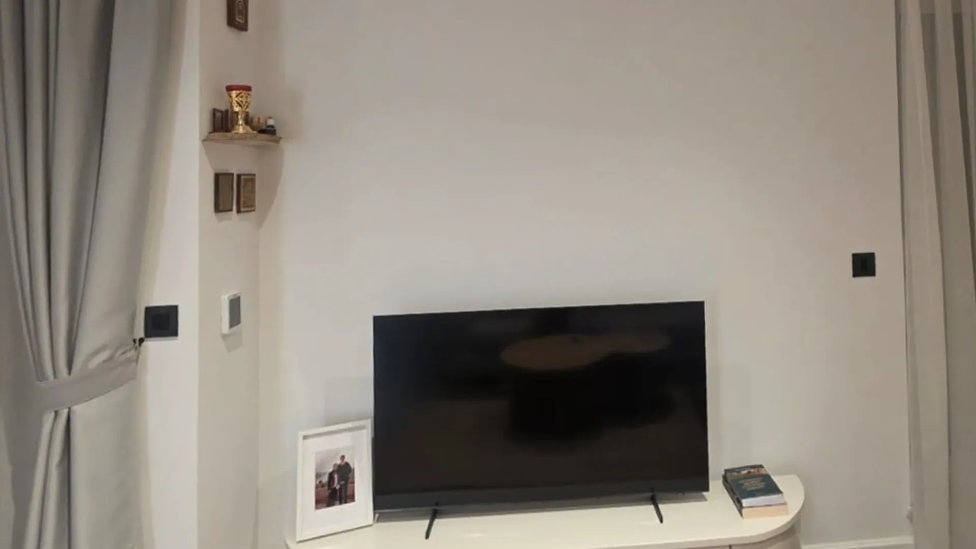Izdavanje, dvosoban stan, 80m², Tivat, Crna Gora