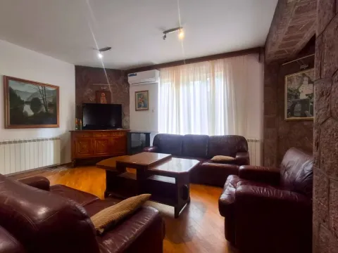 Rent, house, 500m², Gorica C, Podgorica - image 4