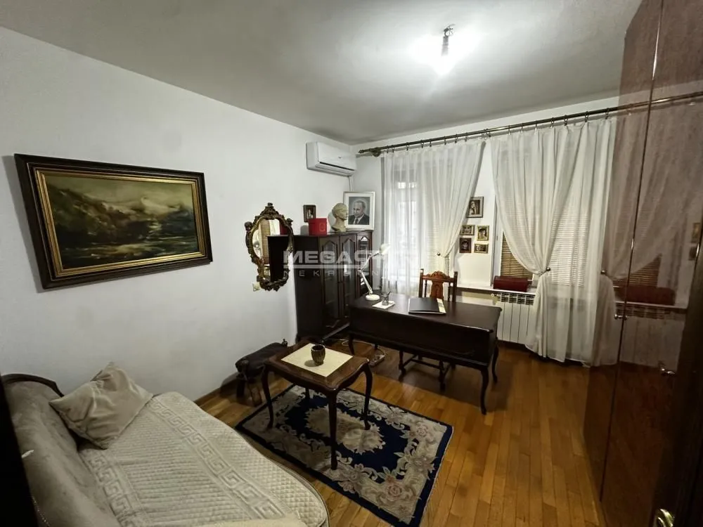 Sale, apartment, 109m², Stari Grad, Beograd