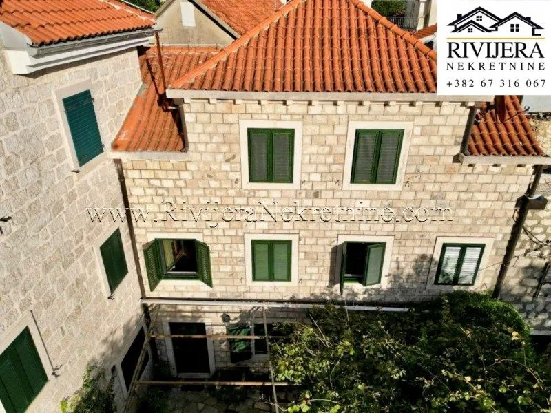 Prodaja, kuća, 250m², Strp, Kotor