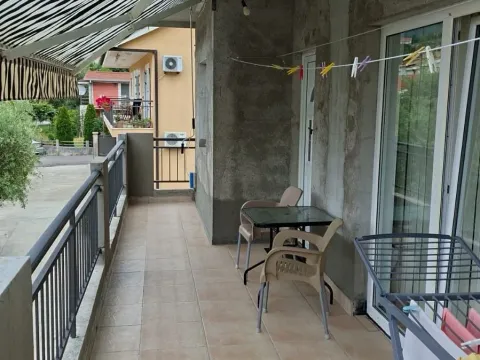 Izdavanje, dvosoban stan, 60m², Zelenika, Herceg Novi - image 2