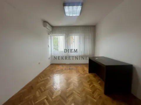 Izdavanje, jednosoban stan, 33m², Centar, Podgorica - image 1