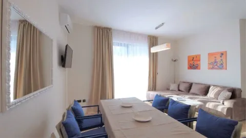 Rent, two bedroom apartment, 55m², Bečići, Budva - image 2